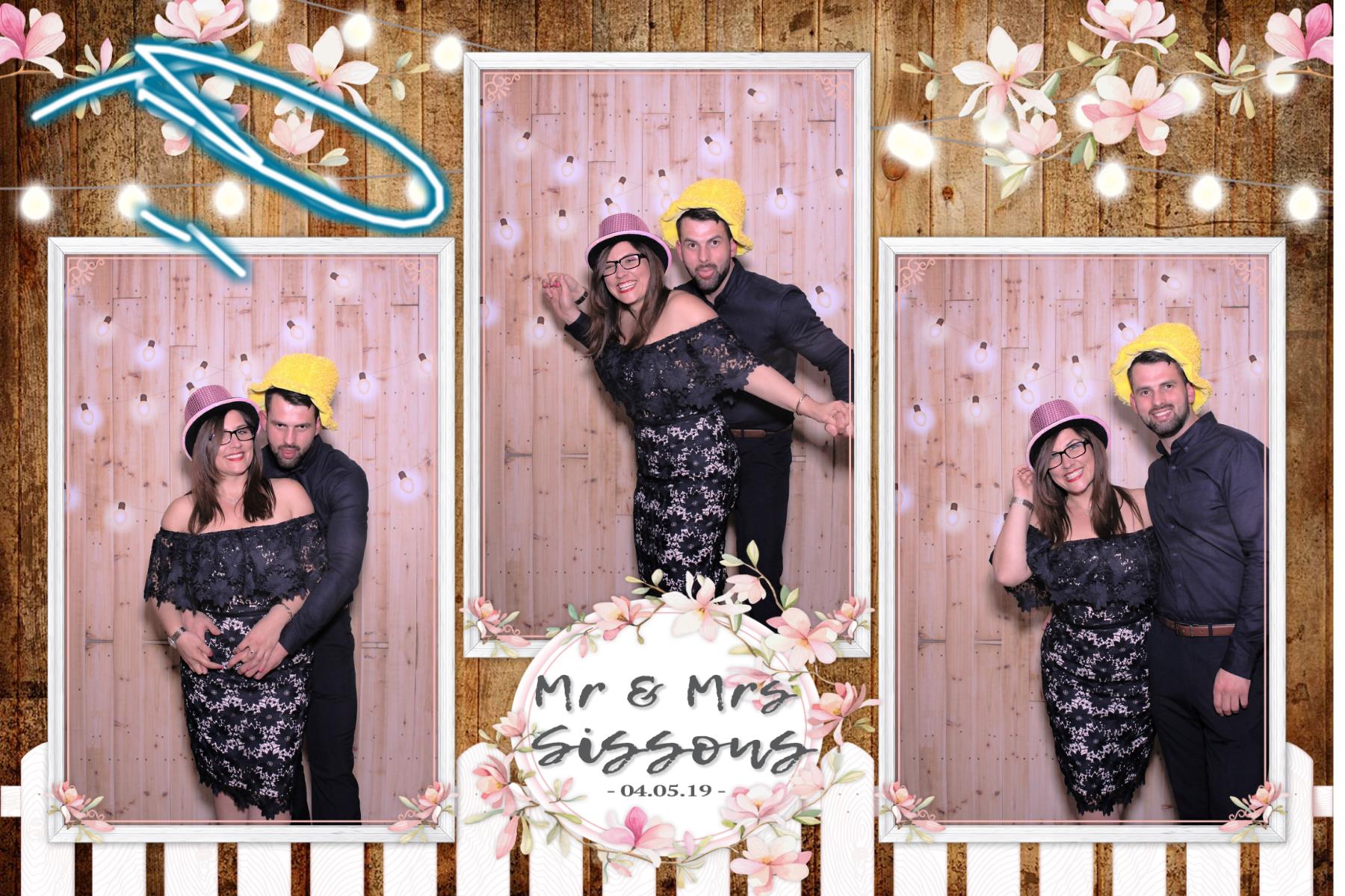 Mr and Mrs Sissons | View more photos from the event at gallery.blissbooth.co.uk/u/BlissBooth/Mr-and-Mrs-Sissons